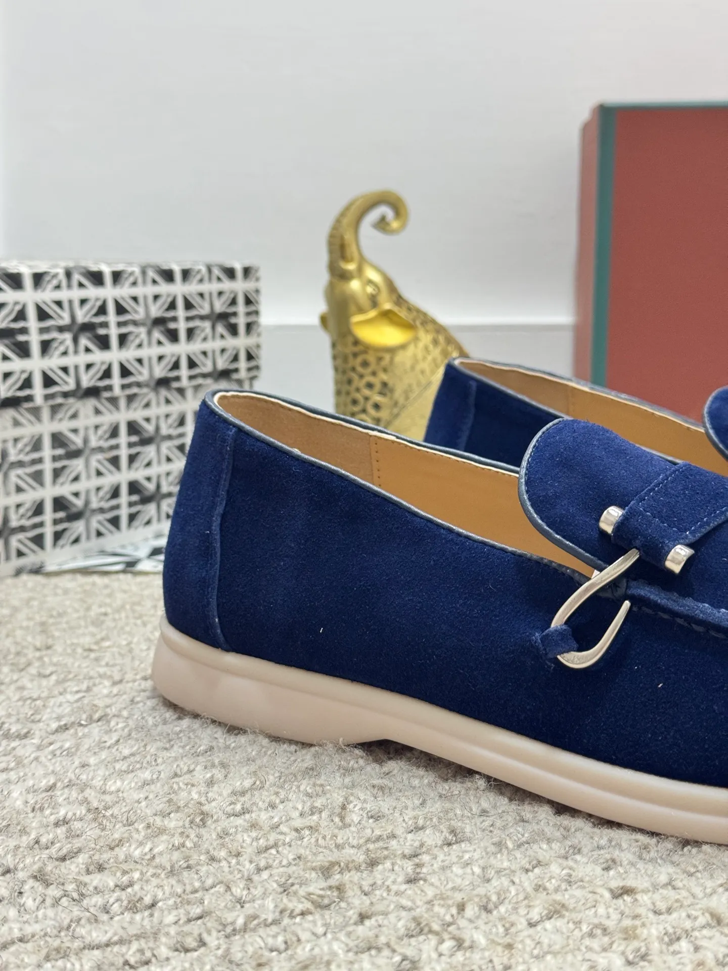 Men's men's shoes 💰380 [New model] 🍓🍓Loro Piana - LP couple model. The new moccasins are made of water-repellent treated suede uppers with rubber soles, a classic. The complex craftsmanship and meticulous structure make the shoes light and soft, allowing you to walk comfortably and freely. Perfect for wearing at the beach or out in the water during the summer. Size: 35-44 (45 customized MH)